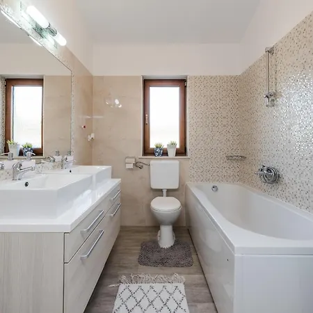 Tatil Evi House With A Swimming Pool Rovanjska, Paklenica - 25377