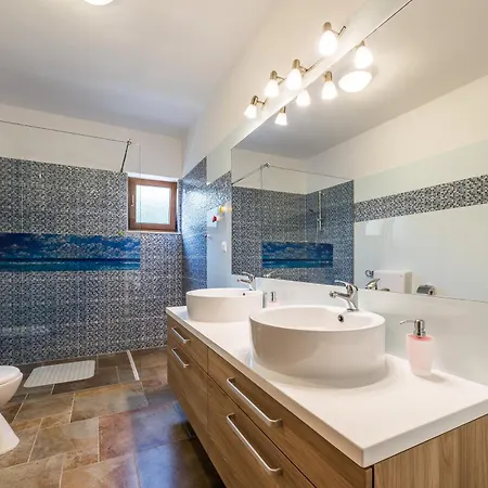 Tatil Evi House With A Swimming Pool Rovanjska, Paklenica - 25377 Rovanjska