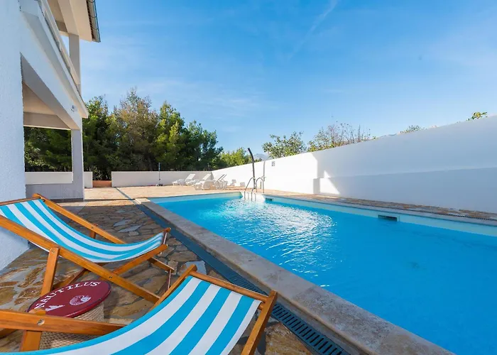 House With A Swimming Pool Rovanjska, Paklenica - 25377 Semesterbostad